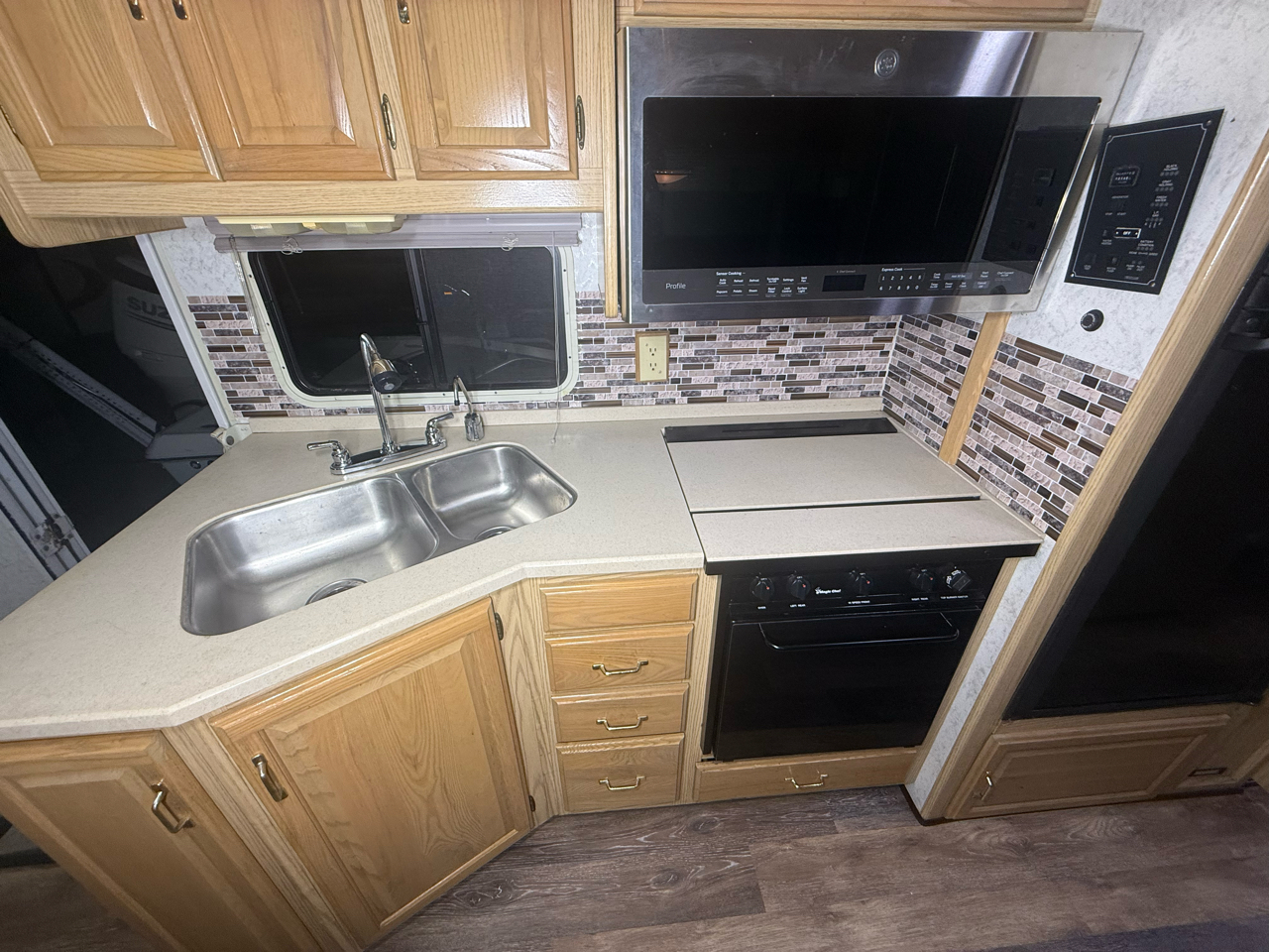 Winnebago Adventurer  1999 Winnebago Adventurer  1999