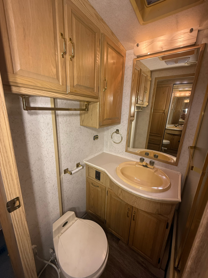 Winnebago Adventurer  1999 Winnebago Adventurer  1999