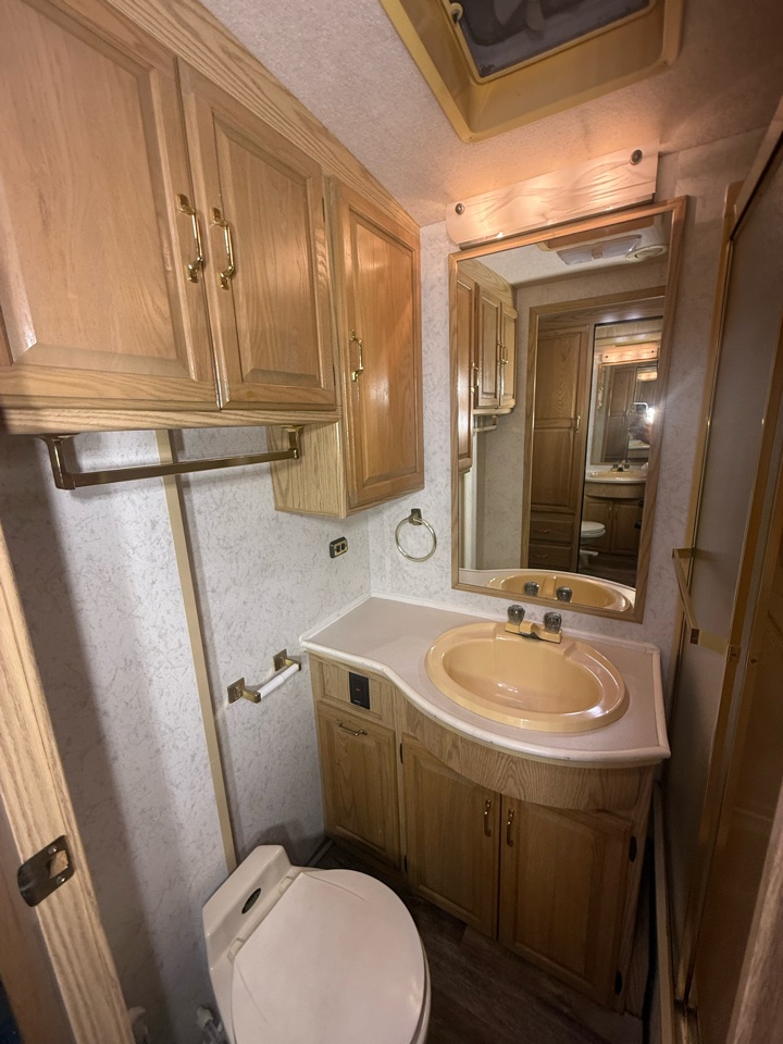 Winnebago Adventurer  1999 Winnebago Adventurer  1999