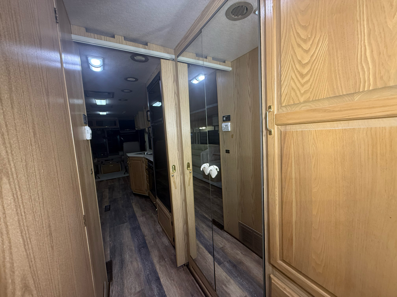 Winnebago Adventurer  1999 Winnebago Adventurer  1999