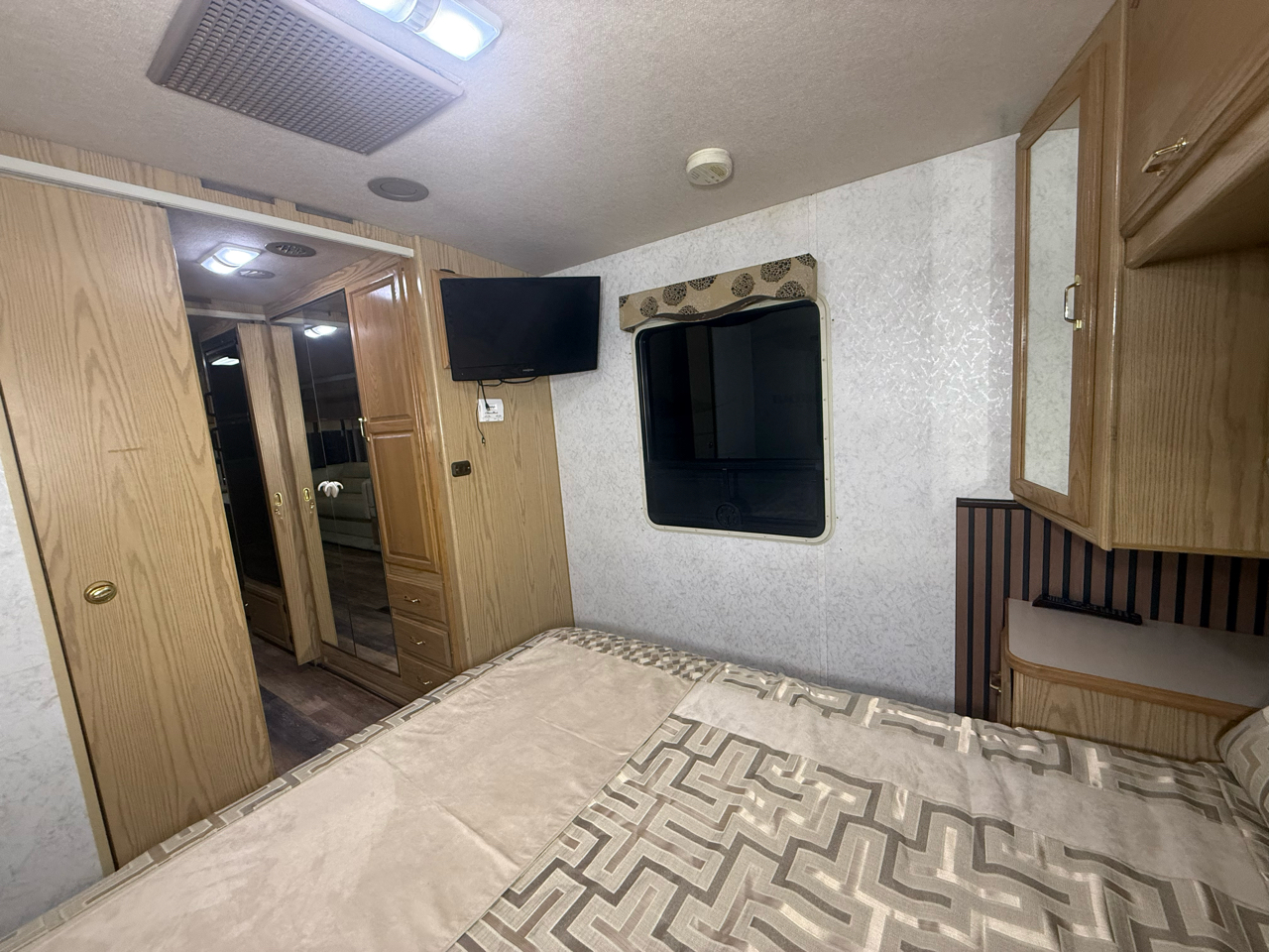 Winnebago Adventurer  1999 Winnebago Adventurer  1999