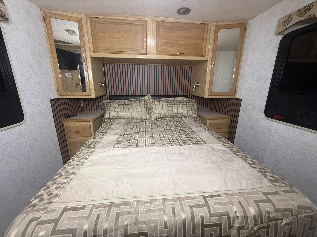 Winnebago Adventurer  1999 Winnebago Adventurer  1999