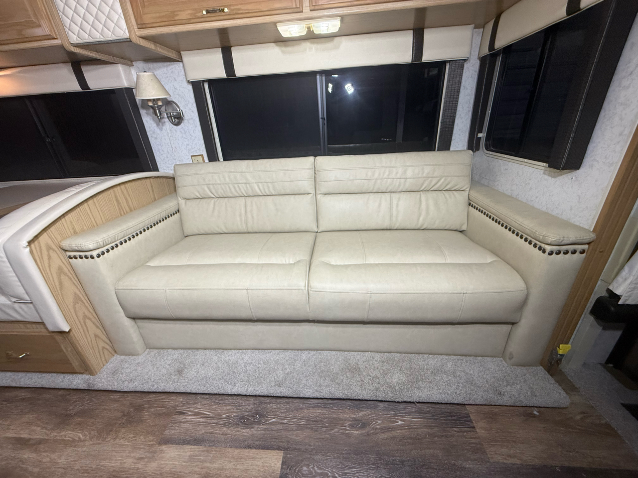 Winnebago Adventurer  1999 Winnebago Adventurer  1999