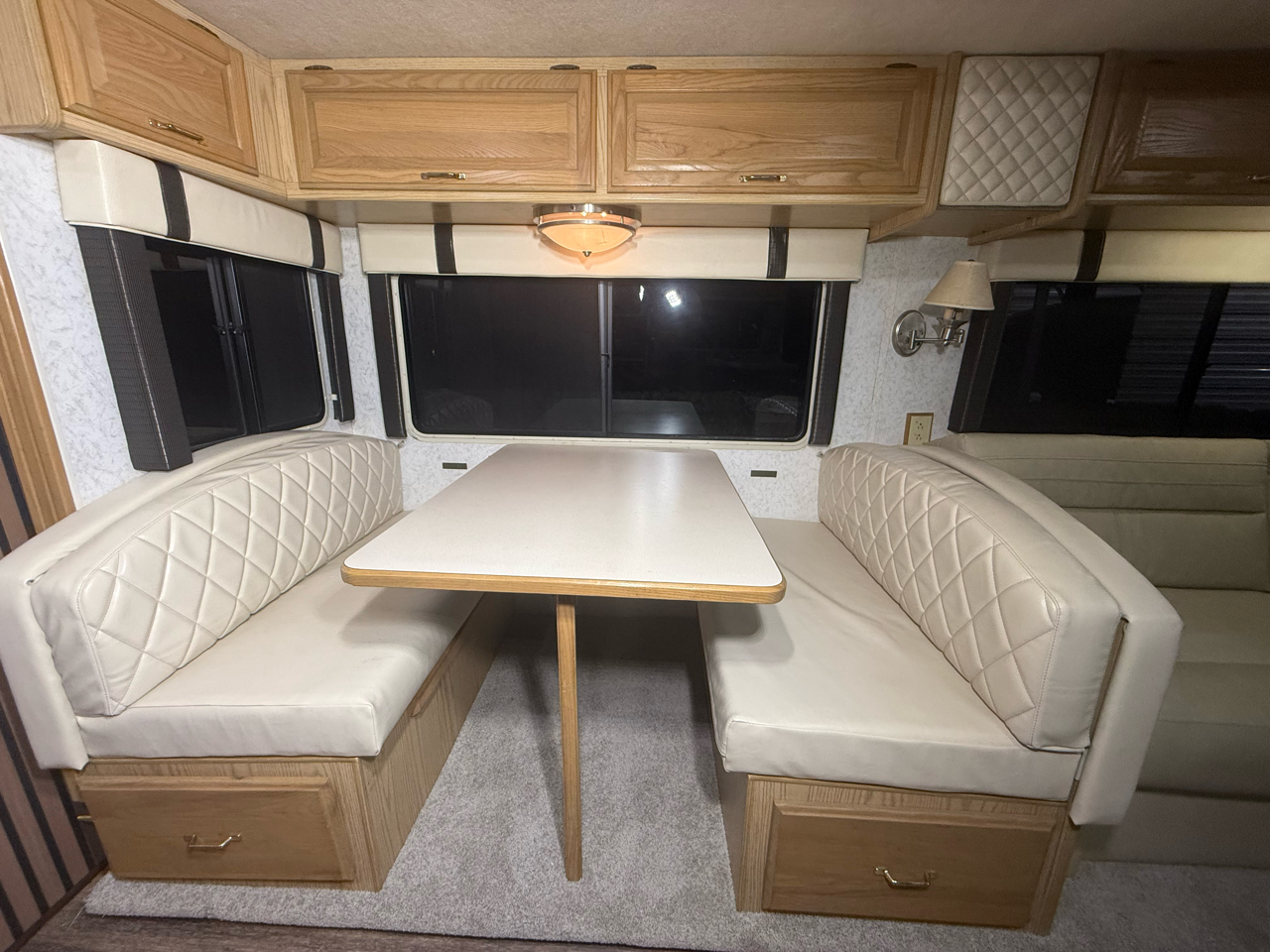 Winnebago Adventurer  1999 Winnebago Adventurer  1999