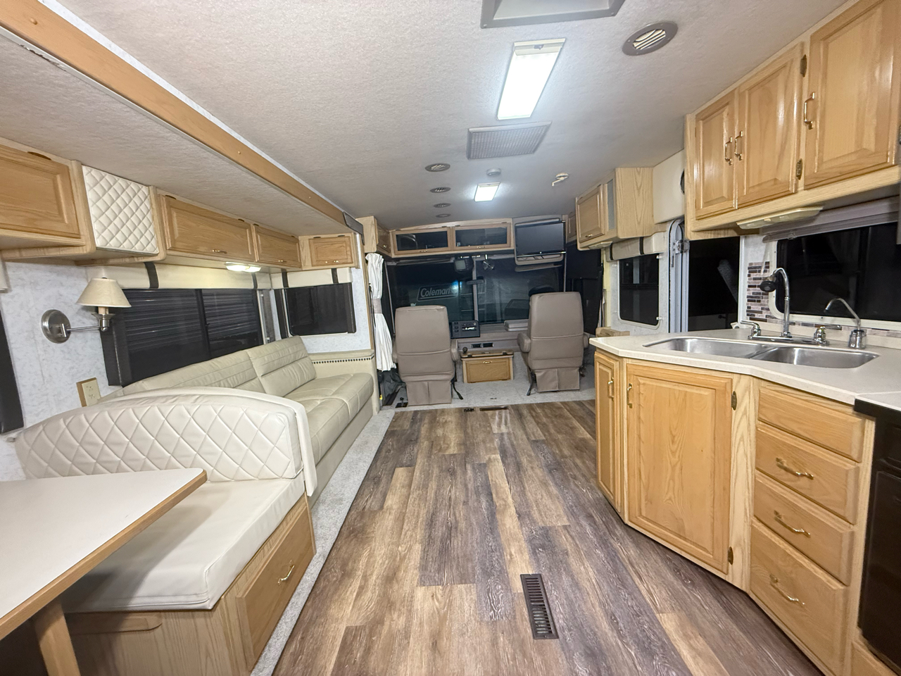 Winnebago Adventurer  1999 Winnebago Adventurer  1999