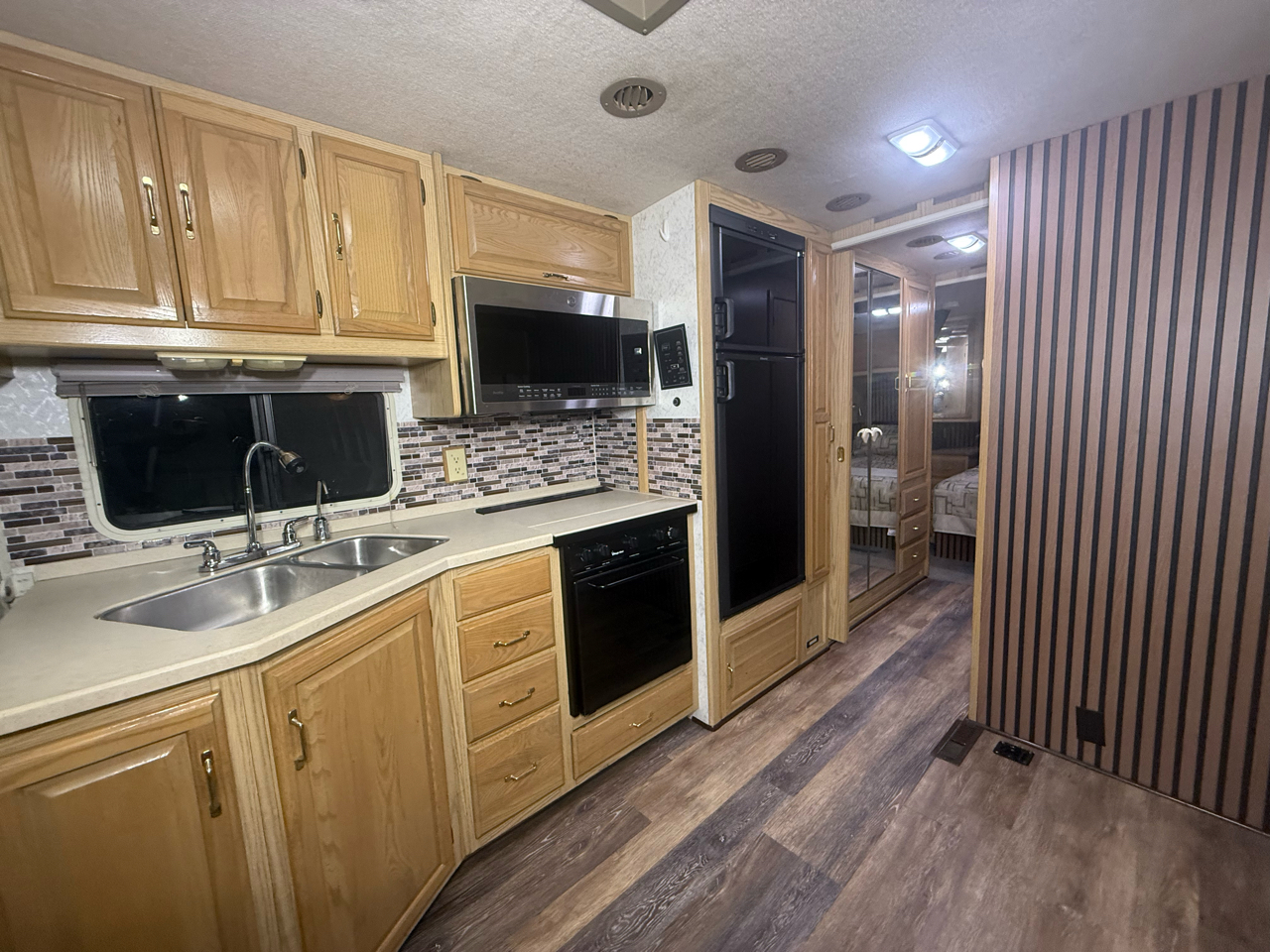 Winnebago Adventurer  1999 Winnebago Adventurer  1999