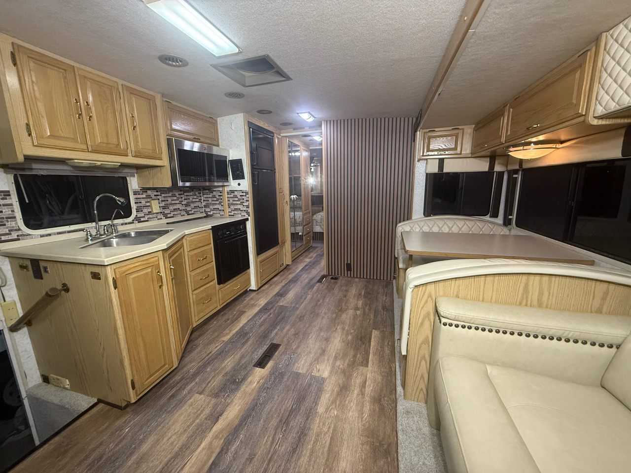 Winnebago Adventurer  1999 Winnebago Adventurer  1999