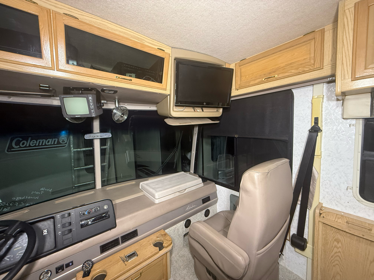Winnebago Adventurer  1999 Winnebago Adventurer  1999