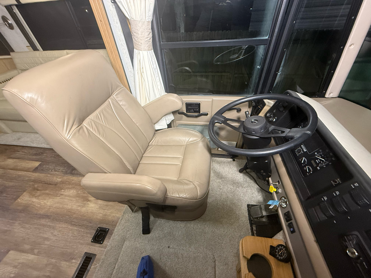 Winnebago Adventurer  1999 Winnebago Adventurer  1999