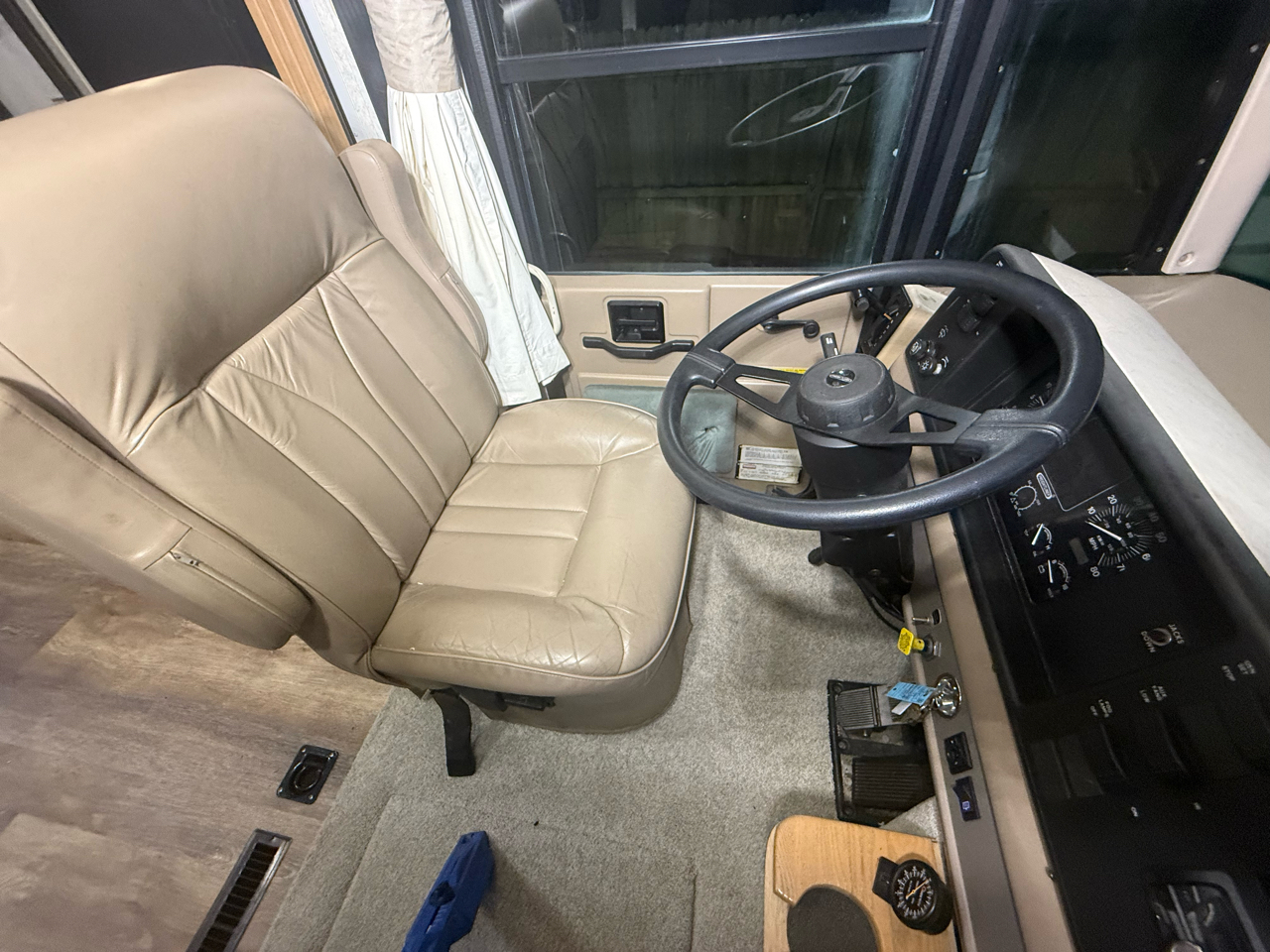 Winnebago Adventurer  1999 Winnebago Adventurer  1999
