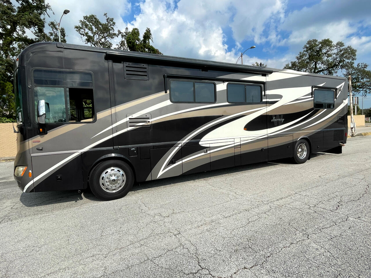 Winnebago Journey  2010 Winnebago Journey  2010