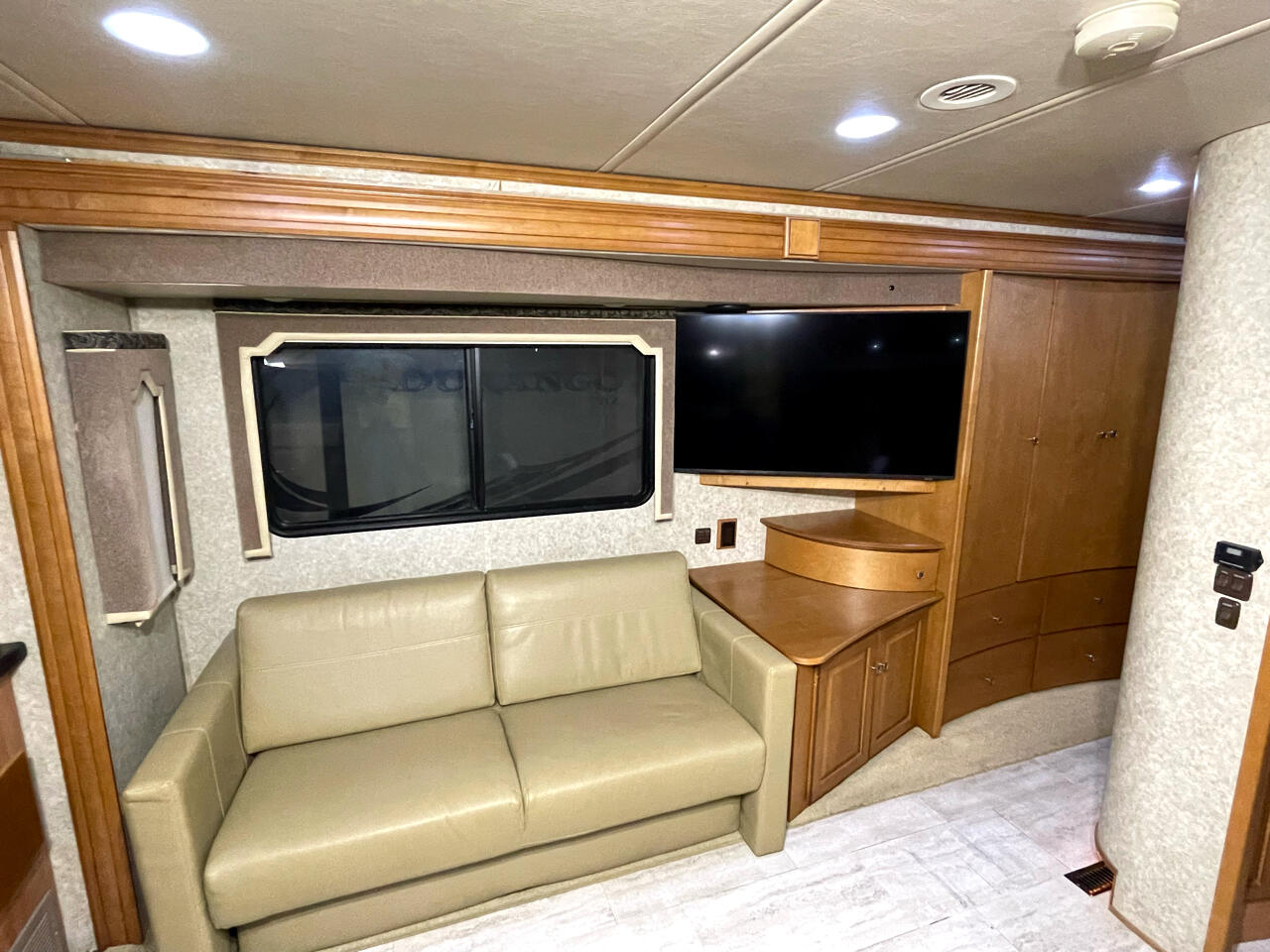 Winnebago Journey  2010 Winnebago Journey  2010