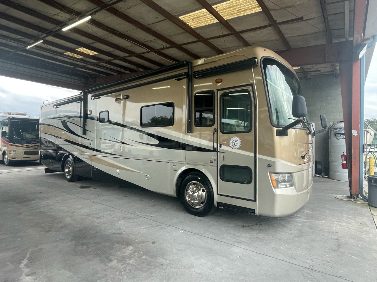 Tiffin Motorhomes Allegro  2011 Tiffin Motorhomes Allegro  2011