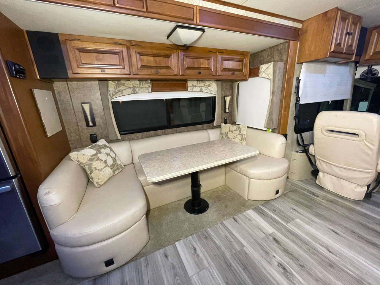 Tiffin Motorhomes Allegro  2011 Tiffin Motorhomes Allegro  2011