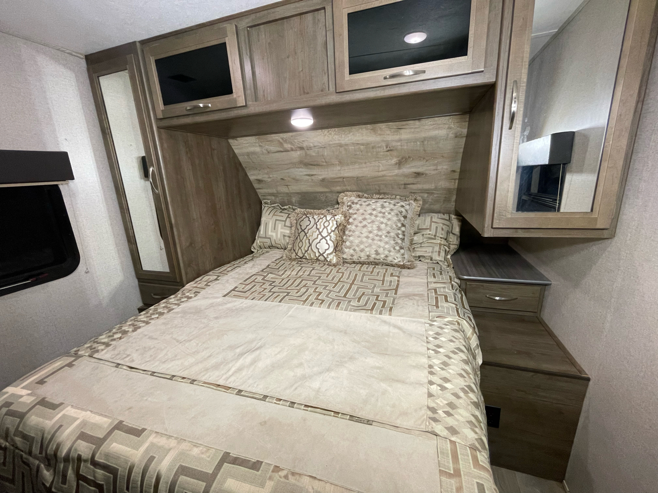 Coleman Travel Trailer  2019 Coleman Travel Trailer  2019