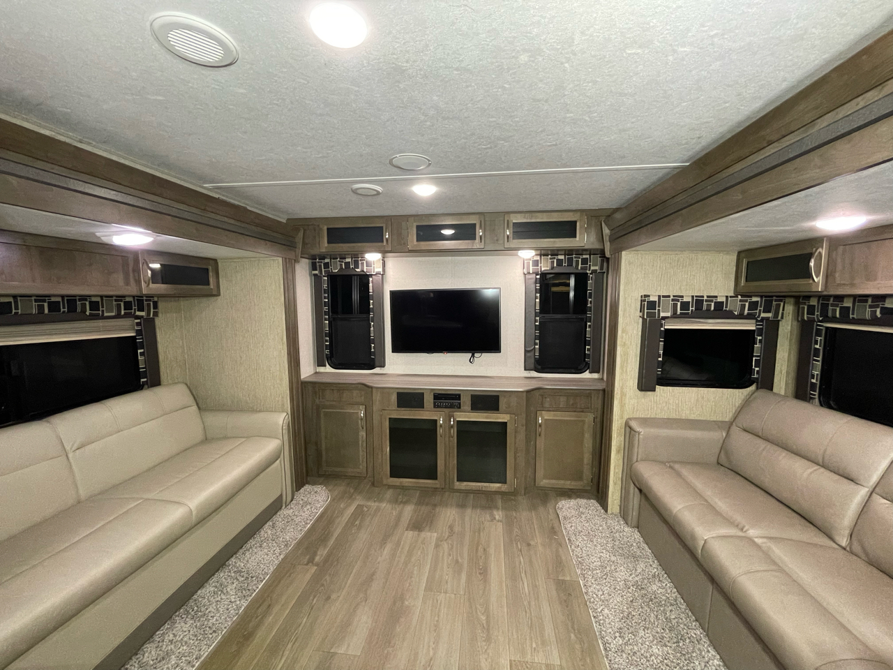 Coleman Travel Trailer  2019 Coleman Travel Trailer  2019