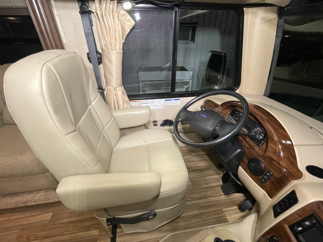 Thor Motor Coach A.C.E.  2017 Thor Motor Coach A.C.E.  2017