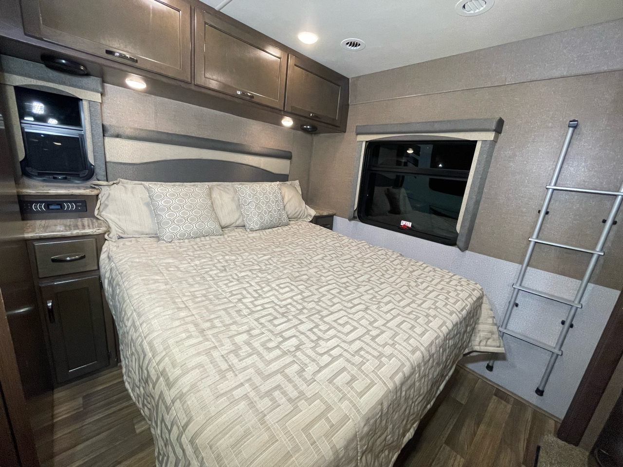 Thor Motor Coach A.C.E.  2017 Thor Motor Coach A.C.E.  2017