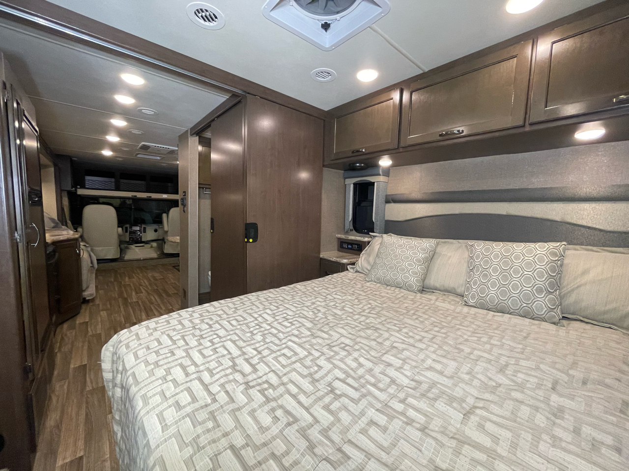 Thor Motor Coach A.C.E.  2017 Thor Motor Coach A.C.E.  2017