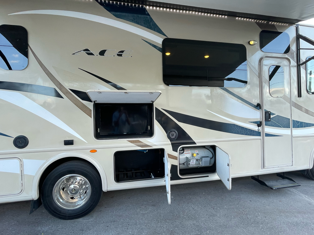 Thor Motor Coach A.C.E.  2017 Thor Motor Coach A.C.E.  2017