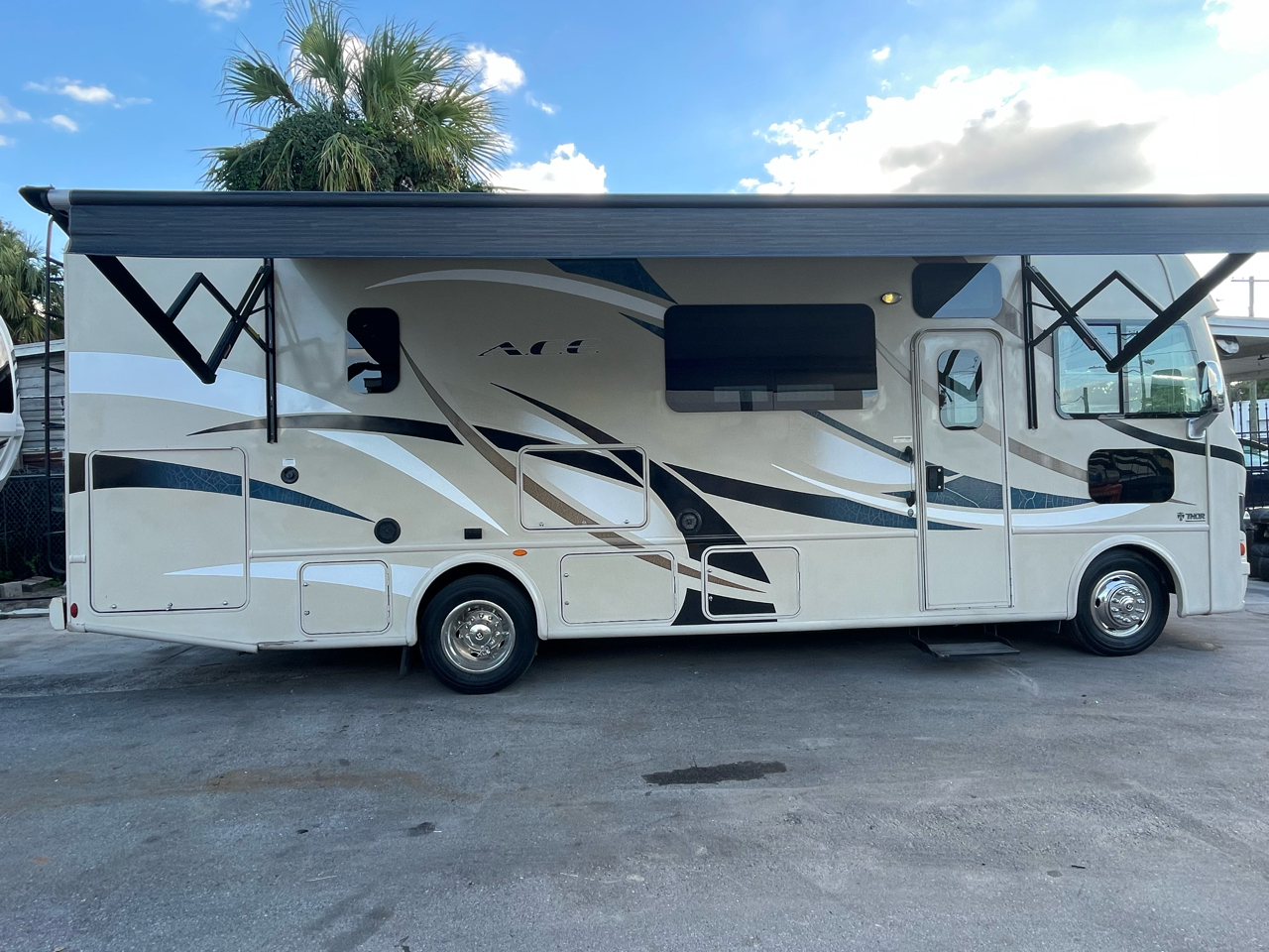 Thor Motor Coach A.C.E.  2017 Thor Motor Coach A.C.E.  2017