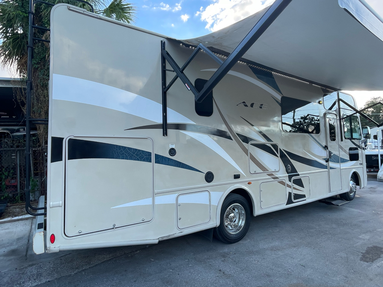 Thor Motor Coach A.C.E.  2017 Thor Motor Coach A.C.E.  2017