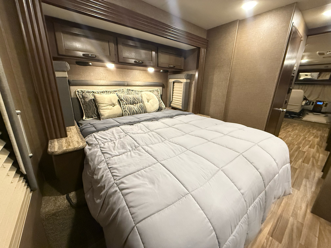 Thor Motor Coach A.C.E.  2017 Thor Motor Coach A.C.E.  2017