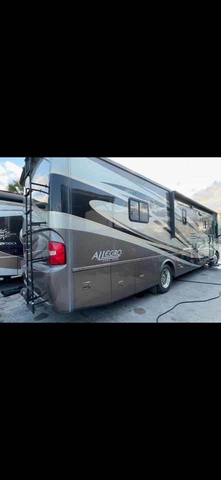 Tiffin Motorhomes Allegro  2013