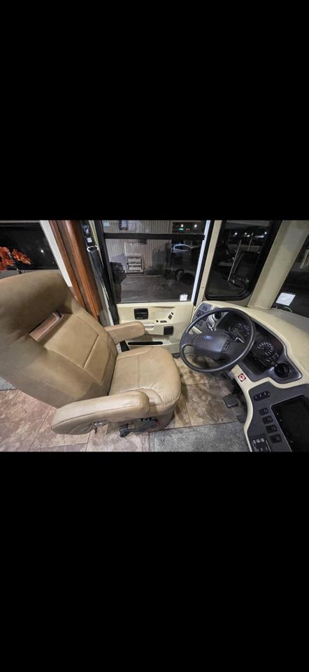 Tiffin Motorhomes Allegro  2013