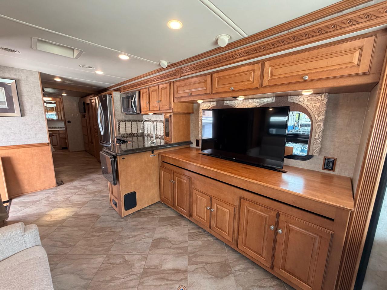 Winnebago Adventurer  2017