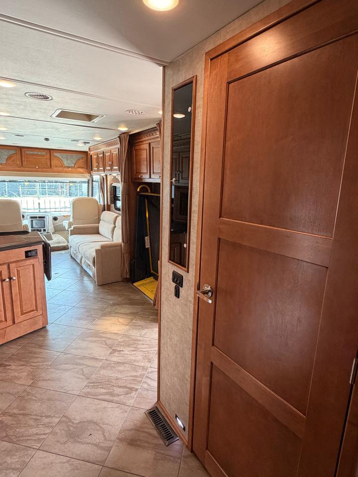 Winnebago Adventurer  2017