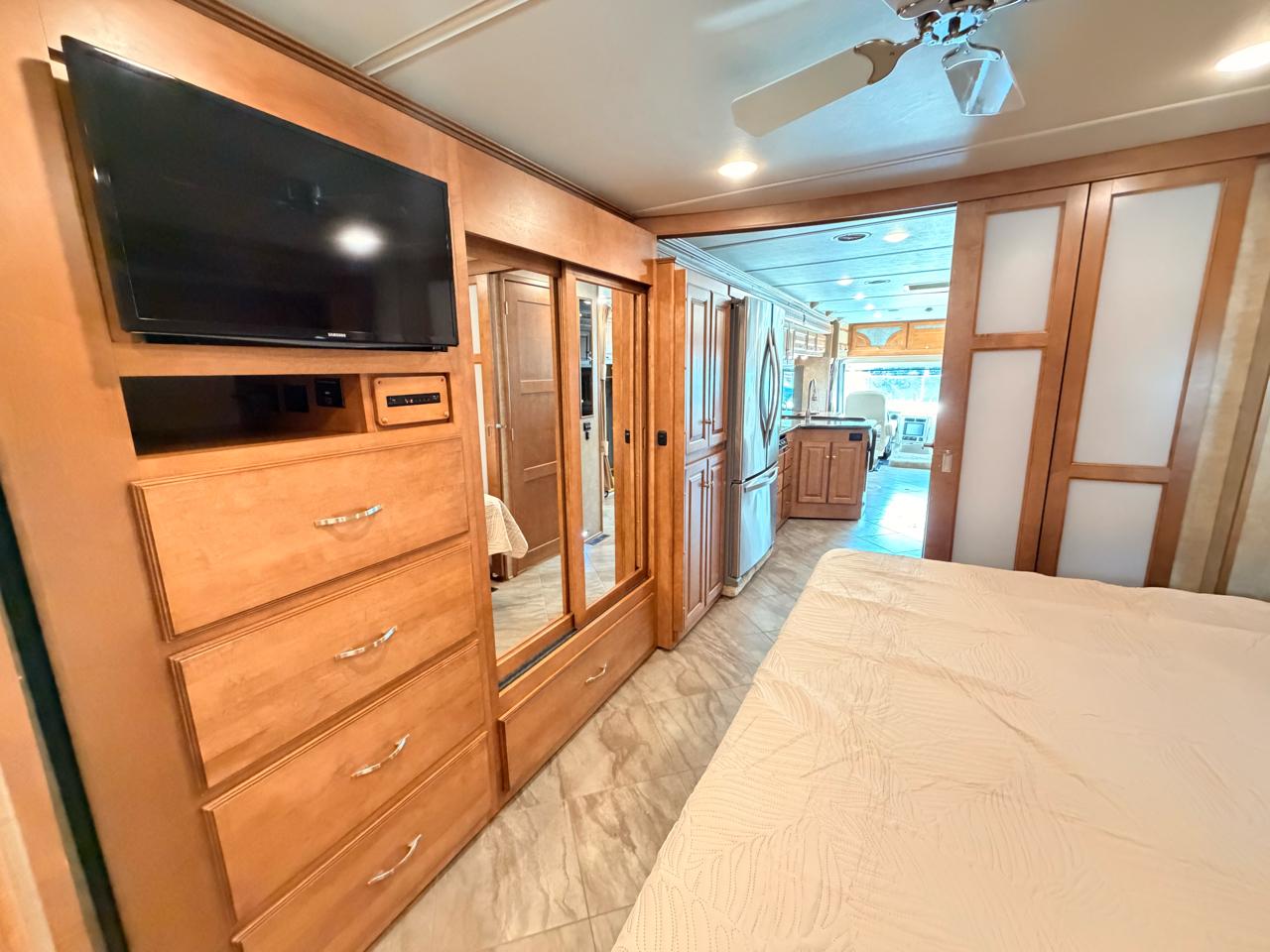 Winnebago Adventurer  2017