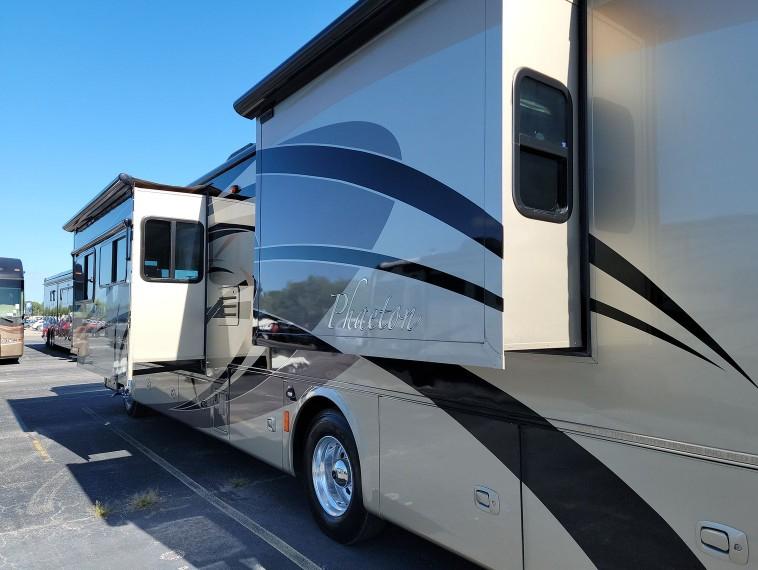 Tiffin Motorhomes Phaeton  2008