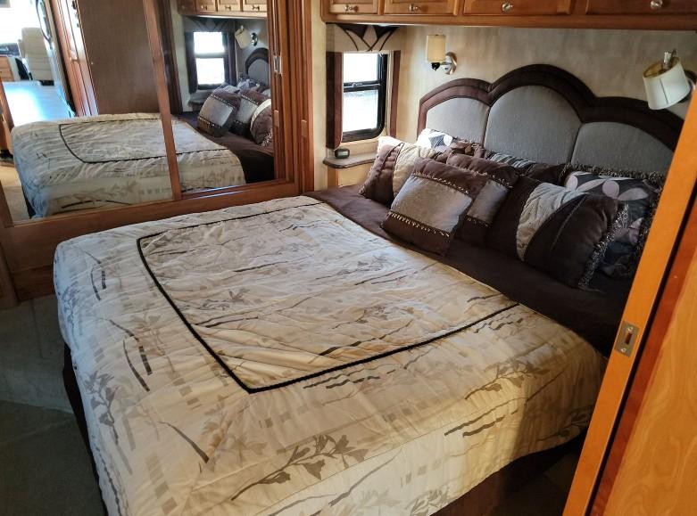 Tiffin Motorhomes Phaeton  2008