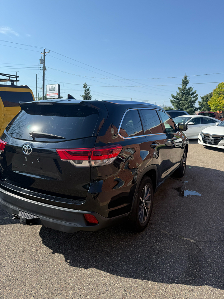 2017 Toyota Highlander XLE photo 3