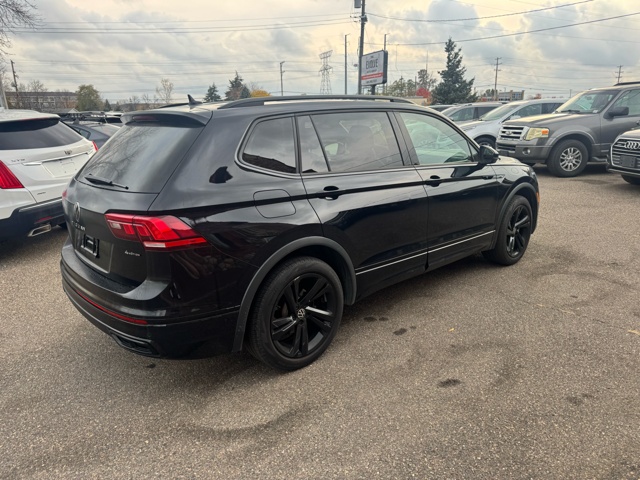 Volkswagen Tiguan SE R-Line Black 4MOTION 2023 Volkswagen Tiguan SE R-Line Black 4MOTION 2023