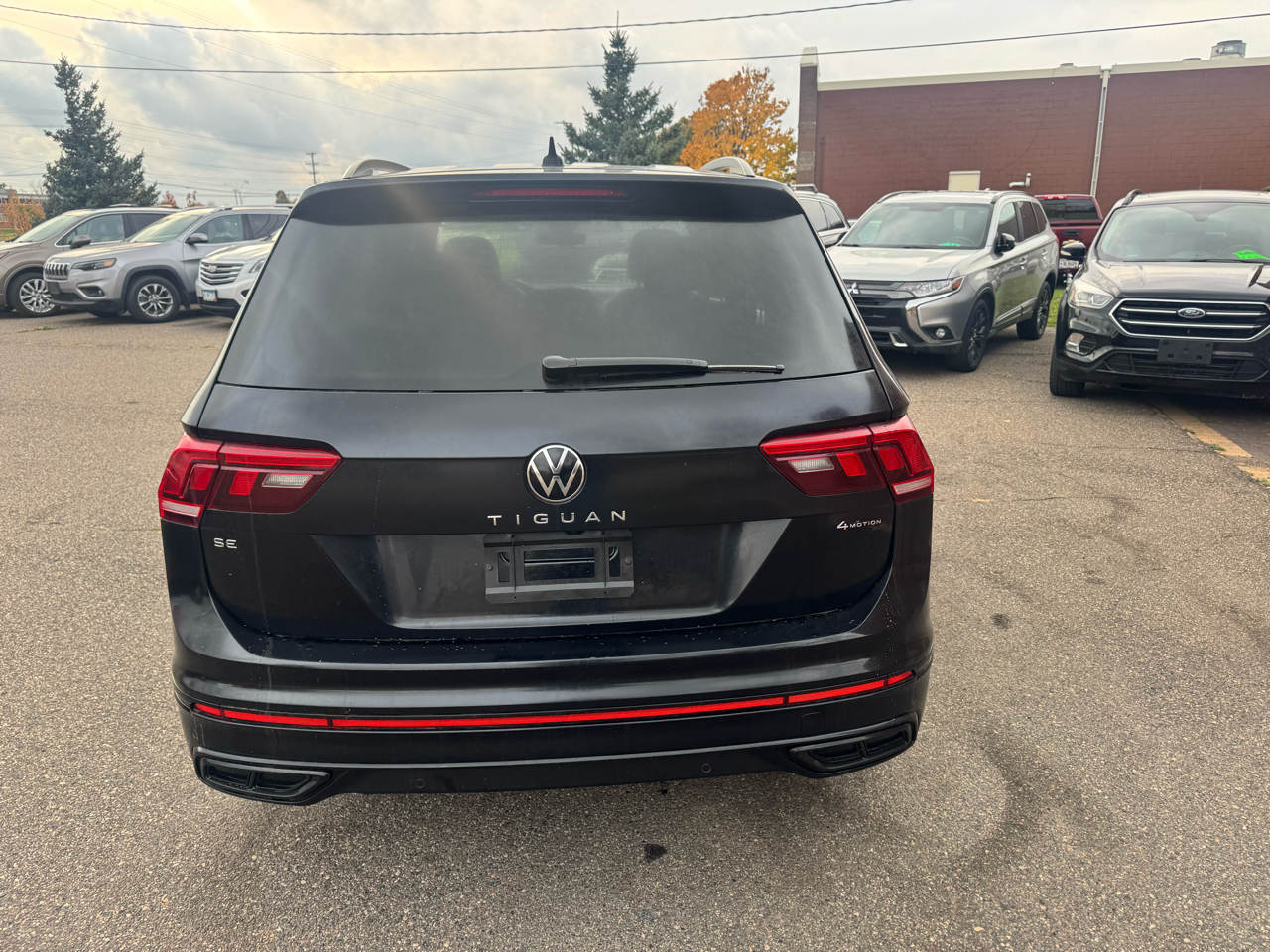 Volkswagen Tiguan SE R-Line Black 4MOTION 2023 Volkswagen Tiguan SE R-Line Black 4MOTION 2023