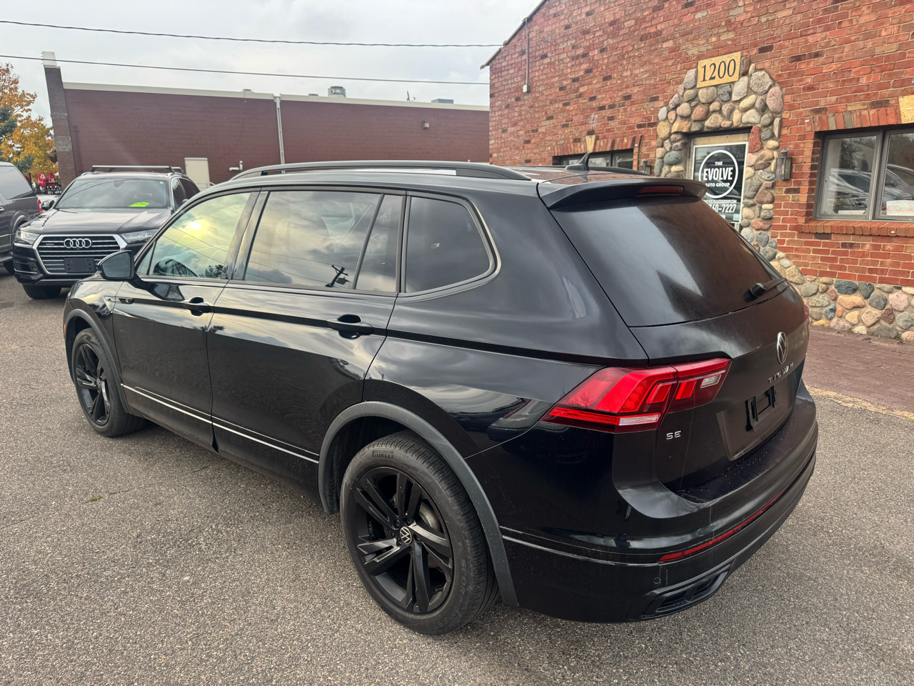 Volkswagen Tiguan SE R-Line Black 4MOTION 2023 Volkswagen Tiguan SE R-Line Black 4MOTION 2023