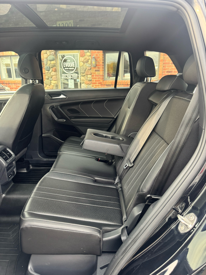 Volkswagen Tiguan SE R-Line Black 4MOTION 2023 Volkswagen Tiguan SE R-Line Black 4MOTION 2023