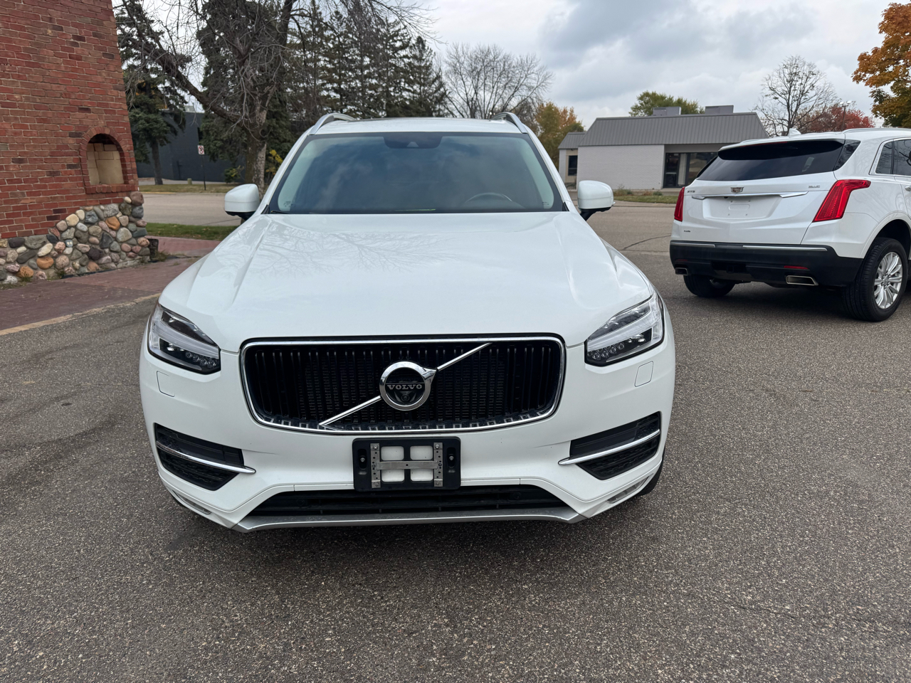 Volvo XC90 T6 Momentum AWD 2017 Volvo XC90 T6 Momentum AWD 2017