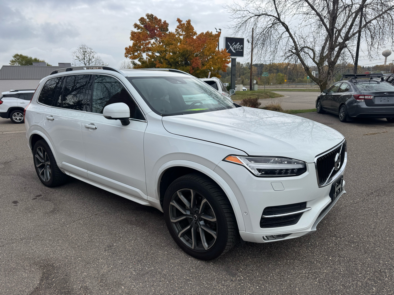 Volvo XC90 T6 Momentum AWD 2017 Volvo XC90 T6 Momentum AWD 2017