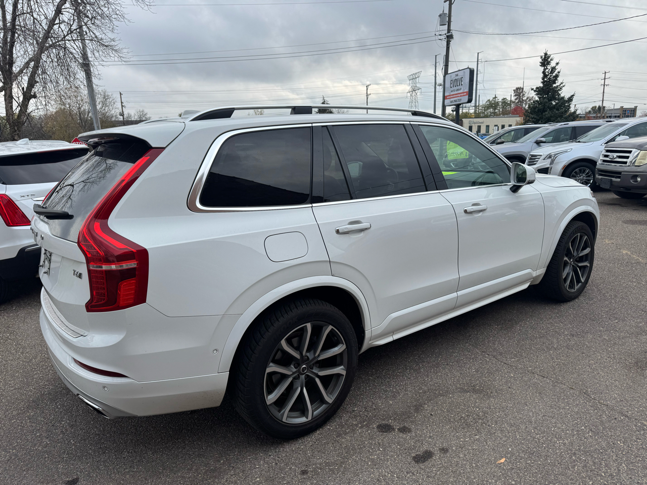 Volvo XC90 T6 Momentum AWD 2017 Volvo XC90 T6 Momentum AWD 2017