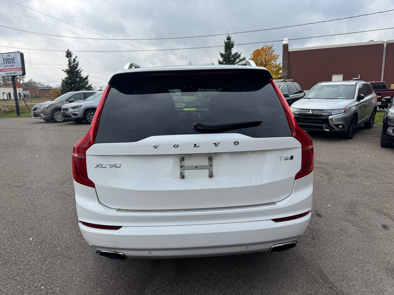 Volvo XC90 T6 Momentum AWD 2017 Volvo XC90 T6 Momentum AWD 2017