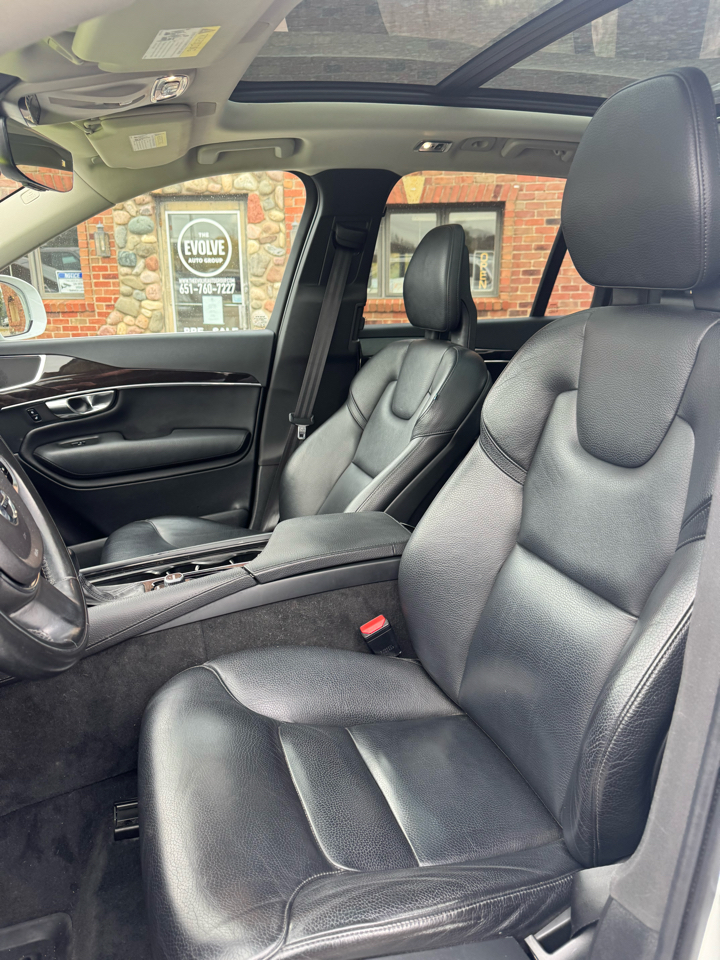 Volvo XC90 T6 Momentum AWD 2017 Volvo XC90 T6 Momentum AWD 2017