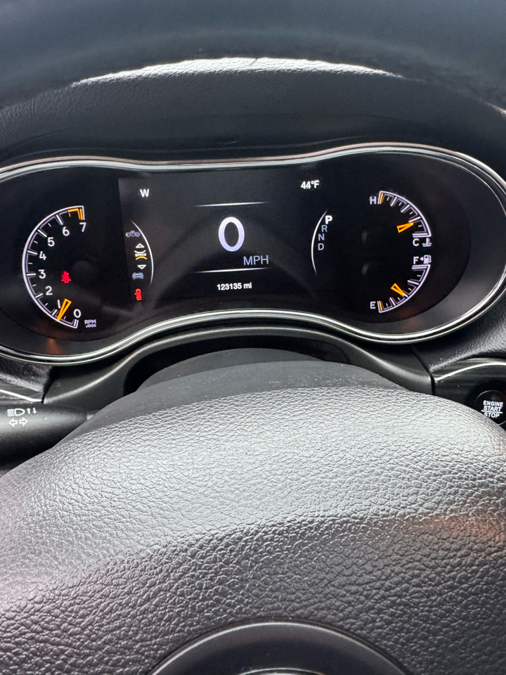 2020 Jeep Grand Cherokee Laredo photo 2