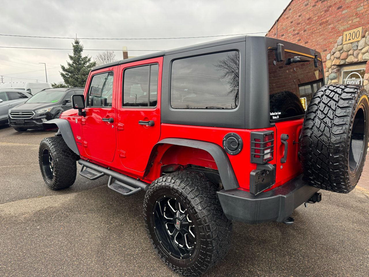 2017 Jeep Wrangler Unlimited Sahara photo 3