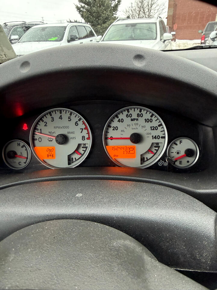 Nissan Frontier PRO-4X Crew Cab 4WD 2012