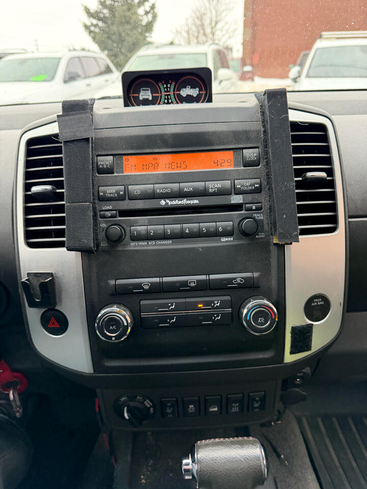 Nissan Frontier PRO-4X Crew Cab 4WD 2012