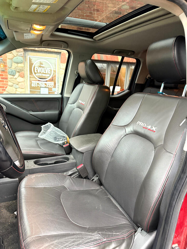 Nissan Frontier PRO-4X Crew Cab 4WD 2012