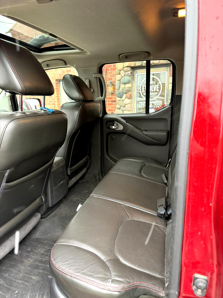 Nissan Frontier PRO-4X Crew Cab 4WD 2012